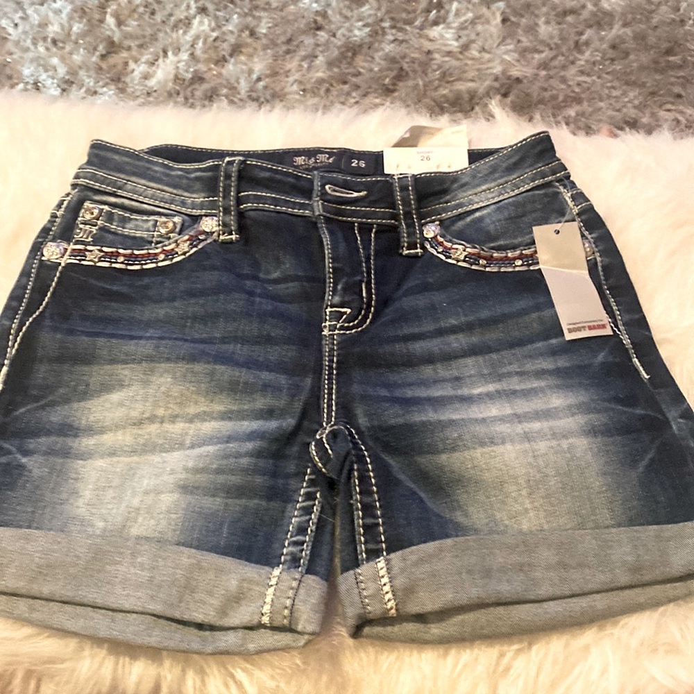 Miss Me (26) mid-rise / mid-short jean shorts